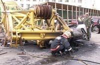 В Барнауле рухнул башенный кран: Есть погибшие В Барнауле рухнул башенный кран: Есть погибшие