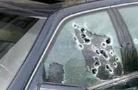 В Москве неизвестные расстреляли автомобиль, есть погибшие В Москве неизвестные расстреляли автомобиль, есть погибшие